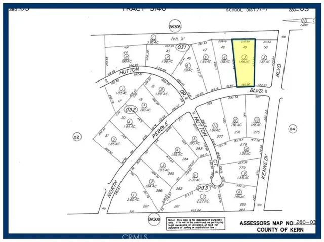 a black and white photo of a living room