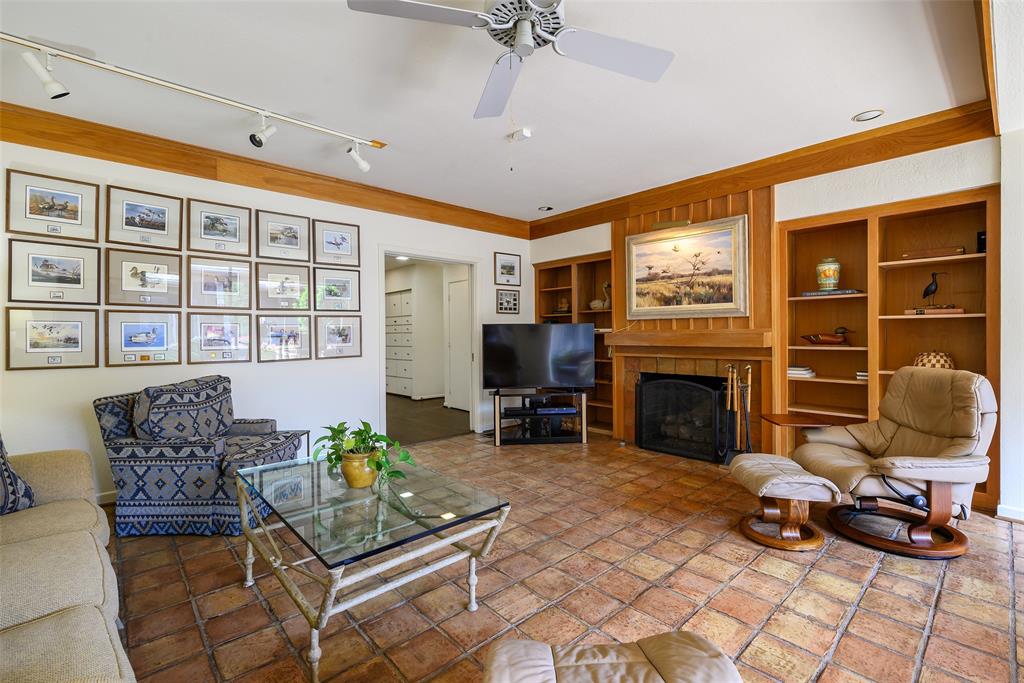 11241 Russwood Circle Dallas, TX 75229 - Photo 15 of 19