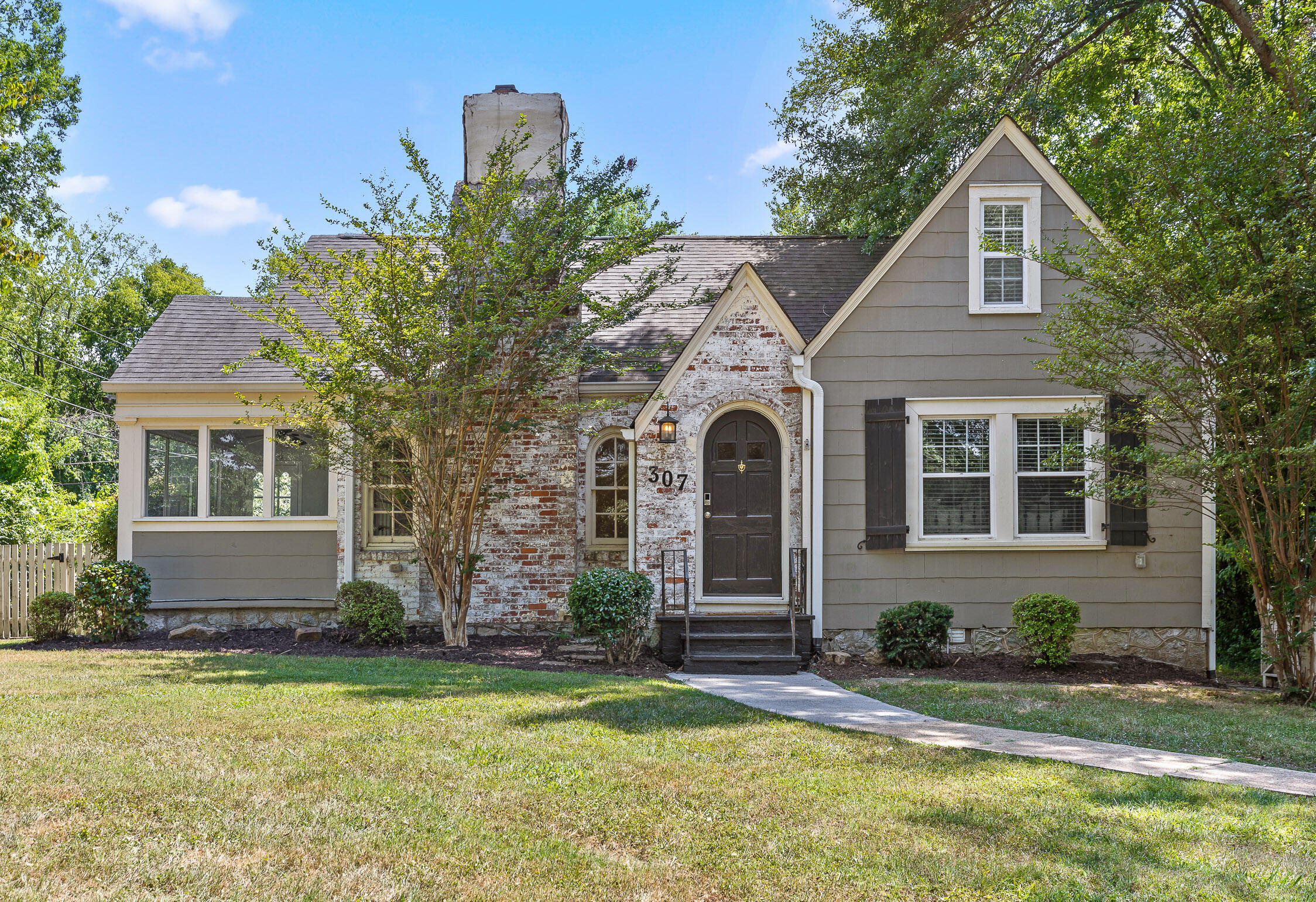 307 Chickasaw Road Chattanooga, TN 37411 - Photo 1 of 33 307 Chickasaw Rd, Chattanooga, TN 37411