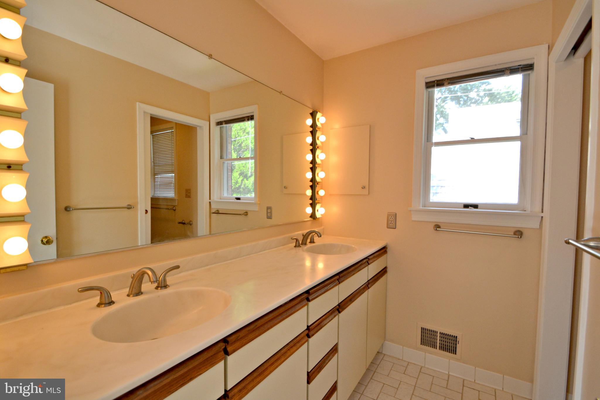 6906 Avondale Road Baltimore, MD 21212 - Photo 25 of 46 Owners full bath with double vanity