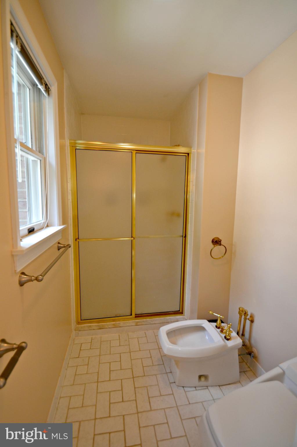 6906 Avondale Road Baltimore, MD 21212 - Photo 26 of 46 Owners water closet