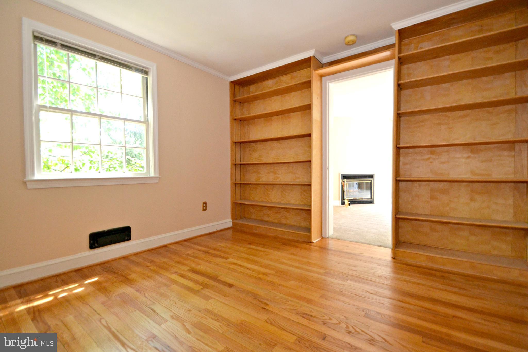 6906 Avondale Road Baltimore, MD 21212 - Photo 28 of 46 Sitting room/Library off owners suite