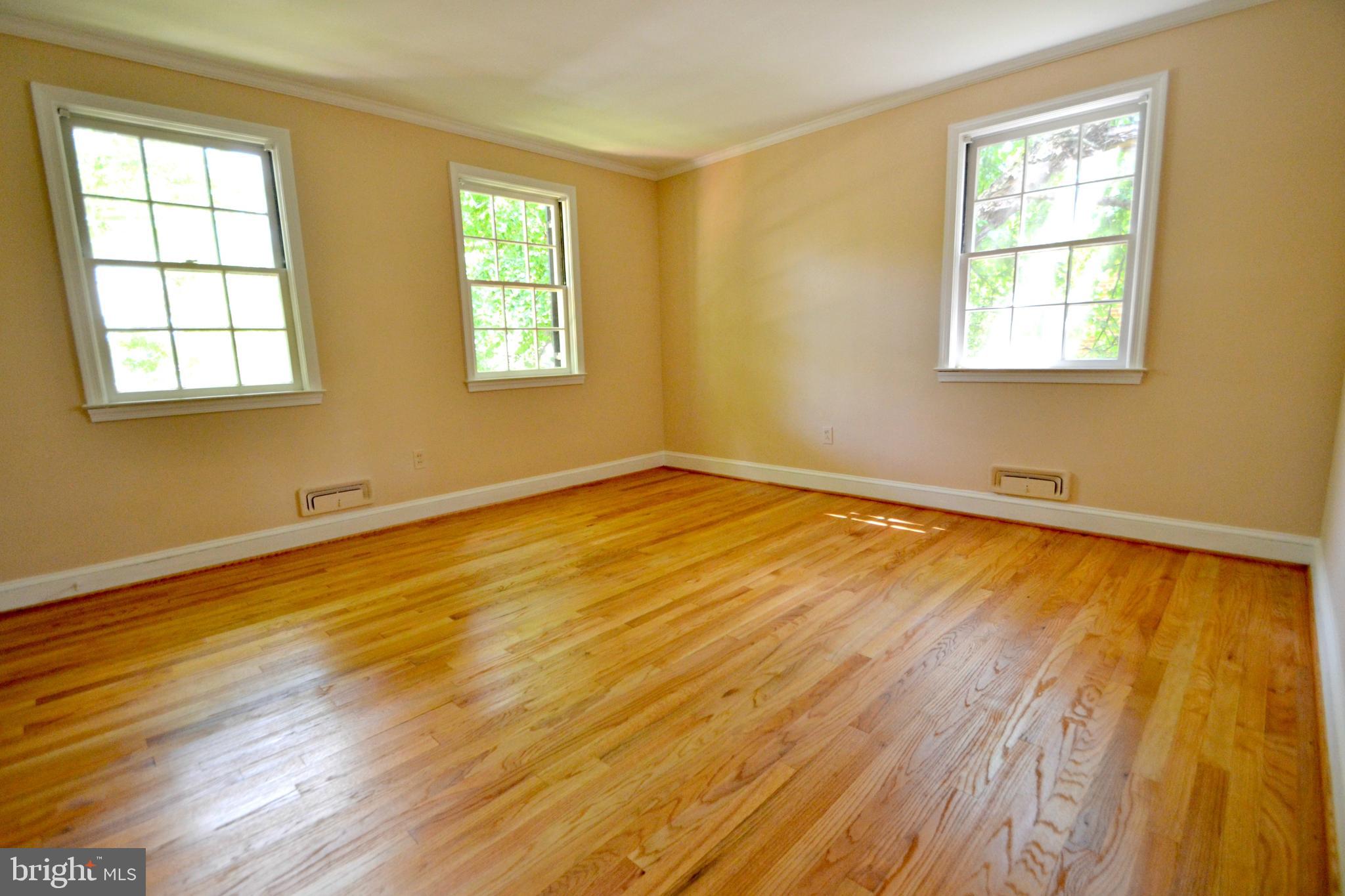 6906 Avondale Road Baltimore, MD 21212 - Photo 29 of 46 2nd bedroom with full bath