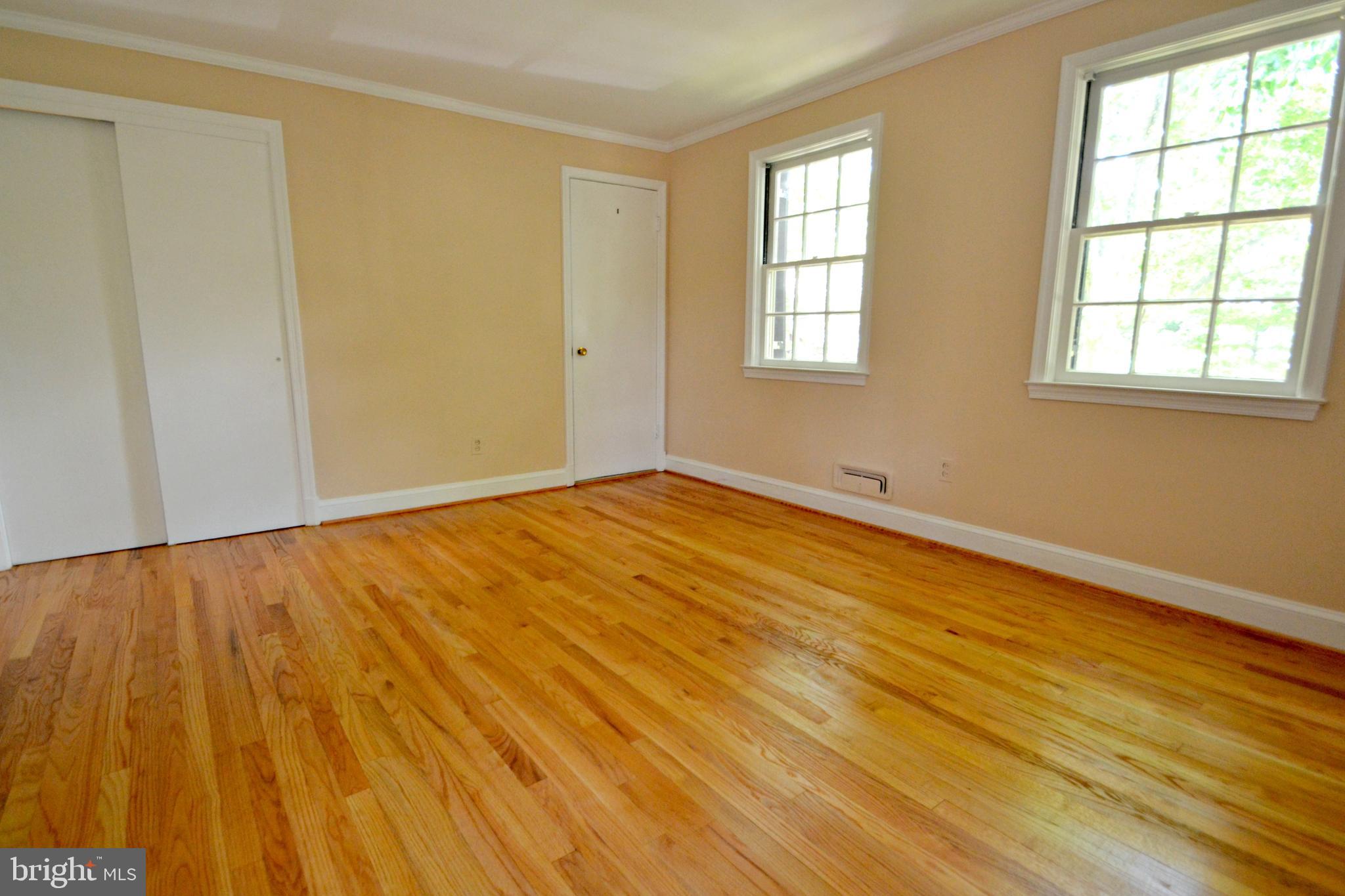 6906 Avondale Road Baltimore, MD 21212 - Photo 31 of 46 2nd bedroom with full bath