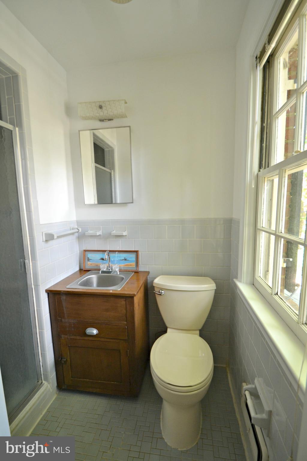 6906 Avondale Road Baltimore, MD 21212 - Photo 32 of 46 Full bath in 2nd bedroom