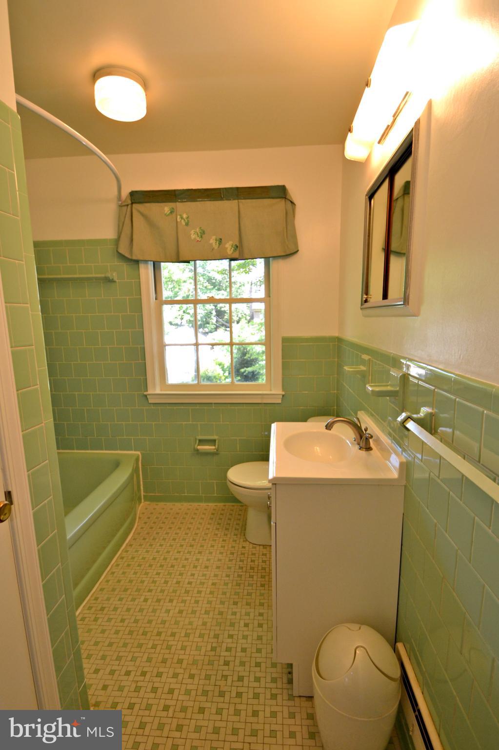 6906 Avondale Road Baltimore, MD 21212 - Photo 35 of 46 Hall Full bath