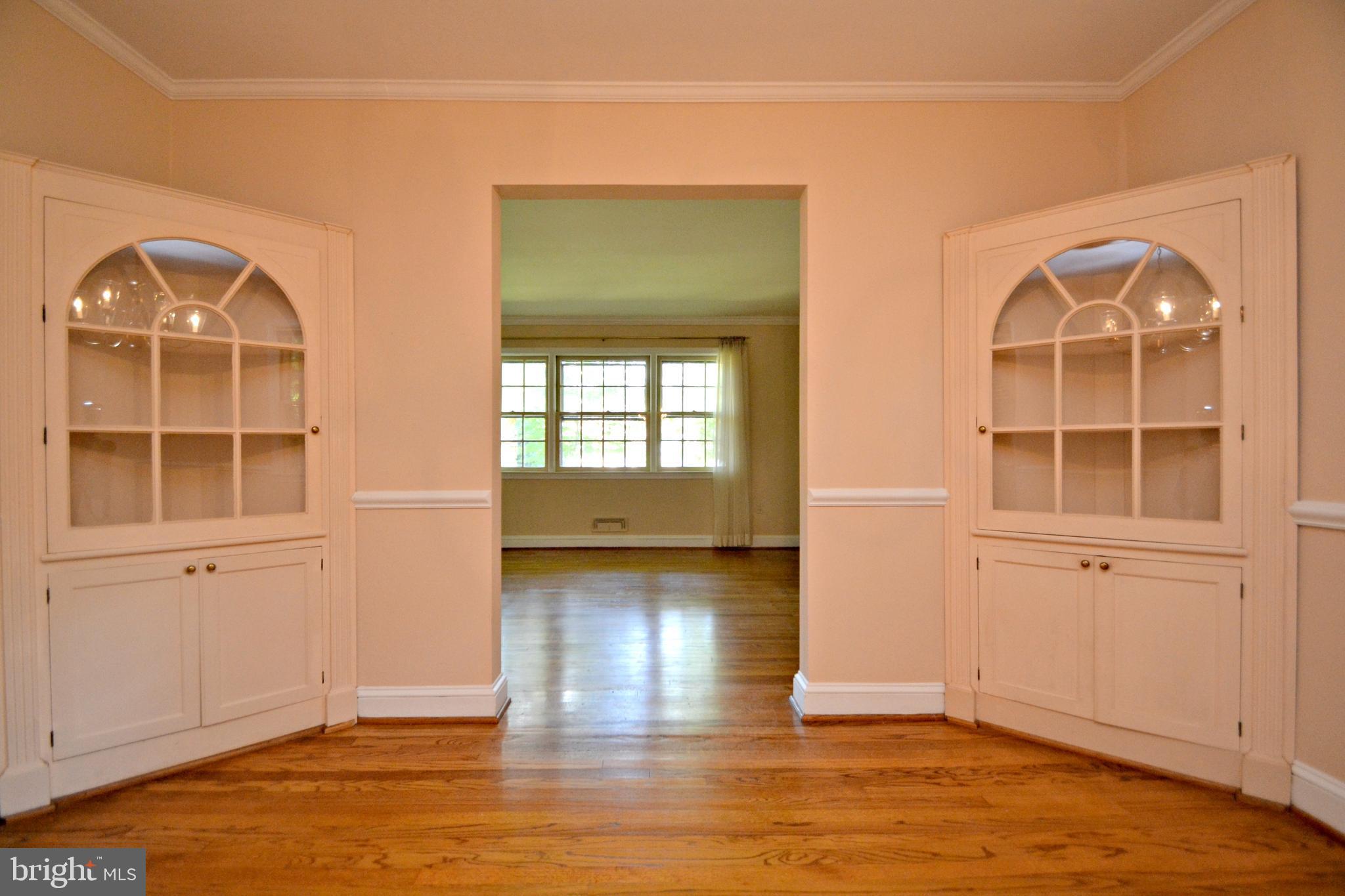 6906 Avondale Road Baltimore, MD 21212 - Photo 8 of 46 Formal dining room with built ins