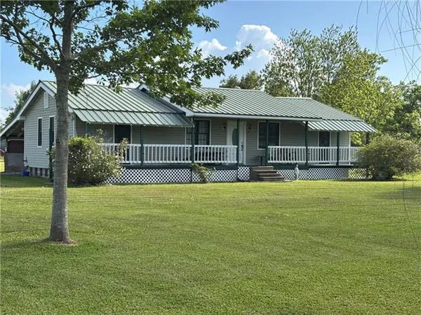 $225,000 | 3328 A Bayou Road, St. Bernard, LA 70085