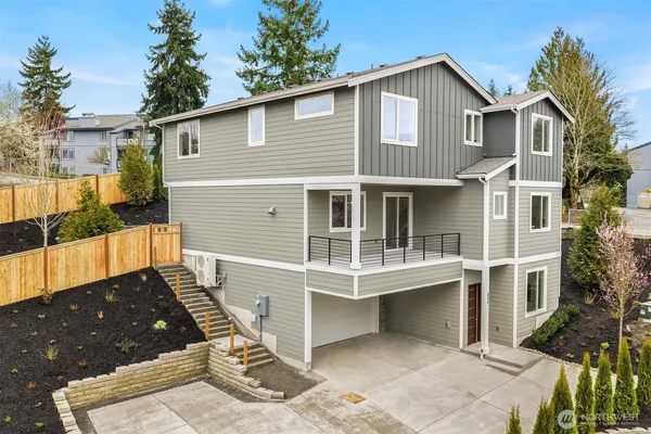 $1,100,000 | 404 Edmonds Avenue Northeast, Renton, WA 98056