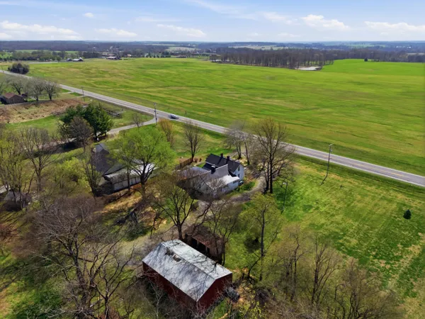$452,427 | 6013 Highway 41, Cedar Hill, TN 37032