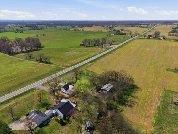 $452,427 | 6013 Highway 41, Cedar Hill, TN 37032