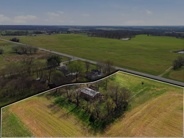 $452,427 | 6013 Highway 41, Cedar Hill, TN 37032