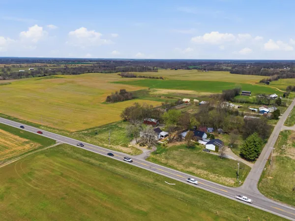 $452,427 | 6013 Highway 41, Cedar Hill, TN 37032