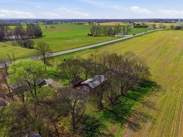 $452,427 | 6013 Highway 41, Cedar Hill, TN 37032