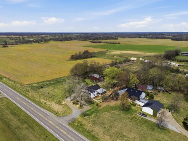 $452,427 | 6013 Highway 41, Cedar Hill, TN 37032