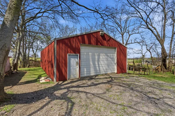 $452,427 | 6013 Highway 41, Cedar Hill, TN 37032