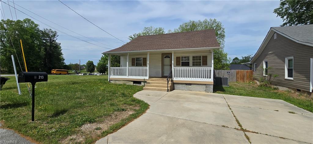 213 Kelly Place High Point, NC 27262 - Photo 2 of 21