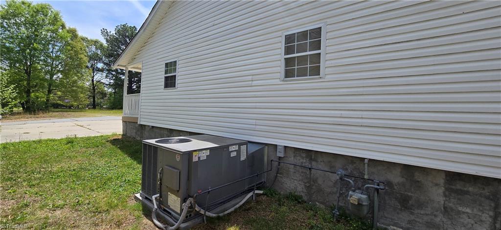 213 Kelly Place High Point, NC 27262 - Photo 4 of 21