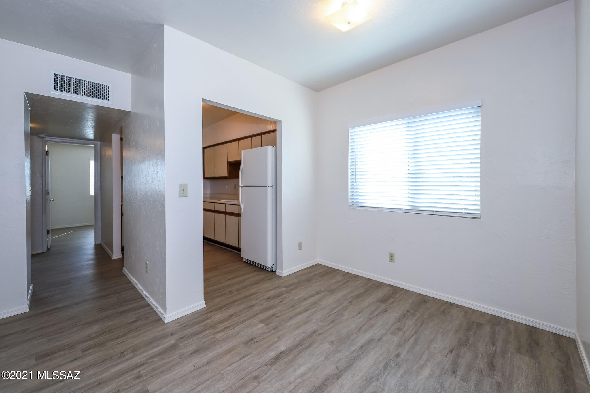 312 East 24th Street, Unit 4 Tucson, AZ 85713 - Photo 5 of 17 an empty room with wooden floor and windows