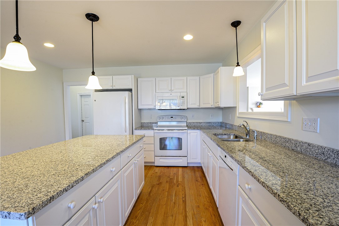 12 Sanderling Way, Unit C Middletown, RI 02842 - Photo 13 of 39