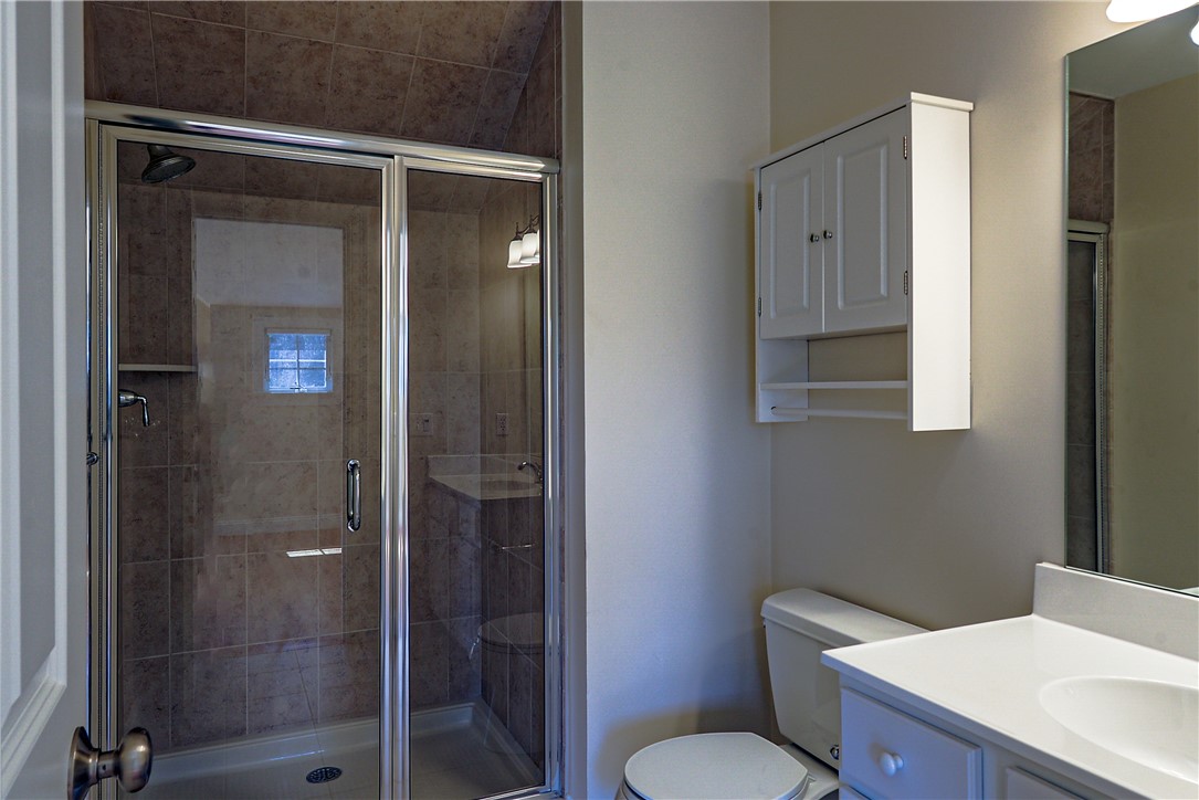 12 Sanderling Way, Unit C Middletown, RI 02842 - Photo 35 of 39 2nd fl bath