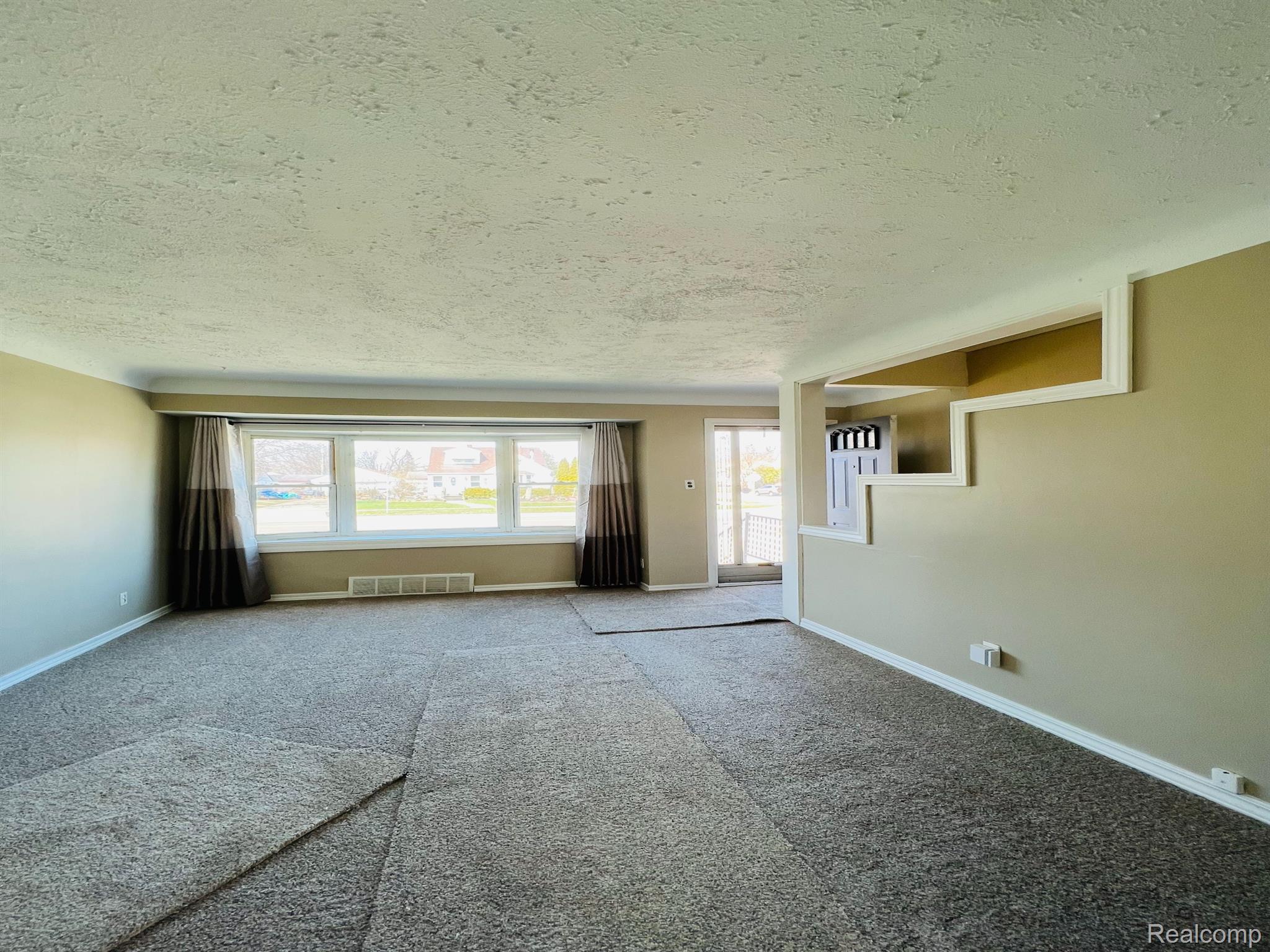 17440 Martin Road Roseville, MI 48066 - Photo 4 of 33 Gallery Image 4