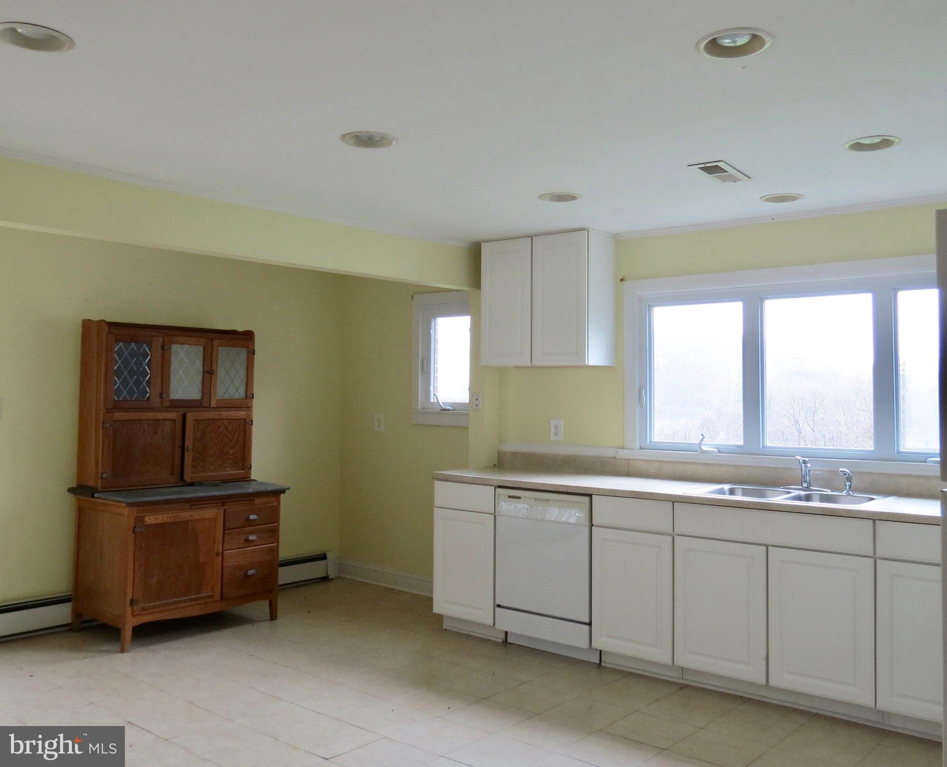 346 Riley Hollow Road Huntly, VA 22640 - Photo 7 of 15 18' X 16' Kitchen