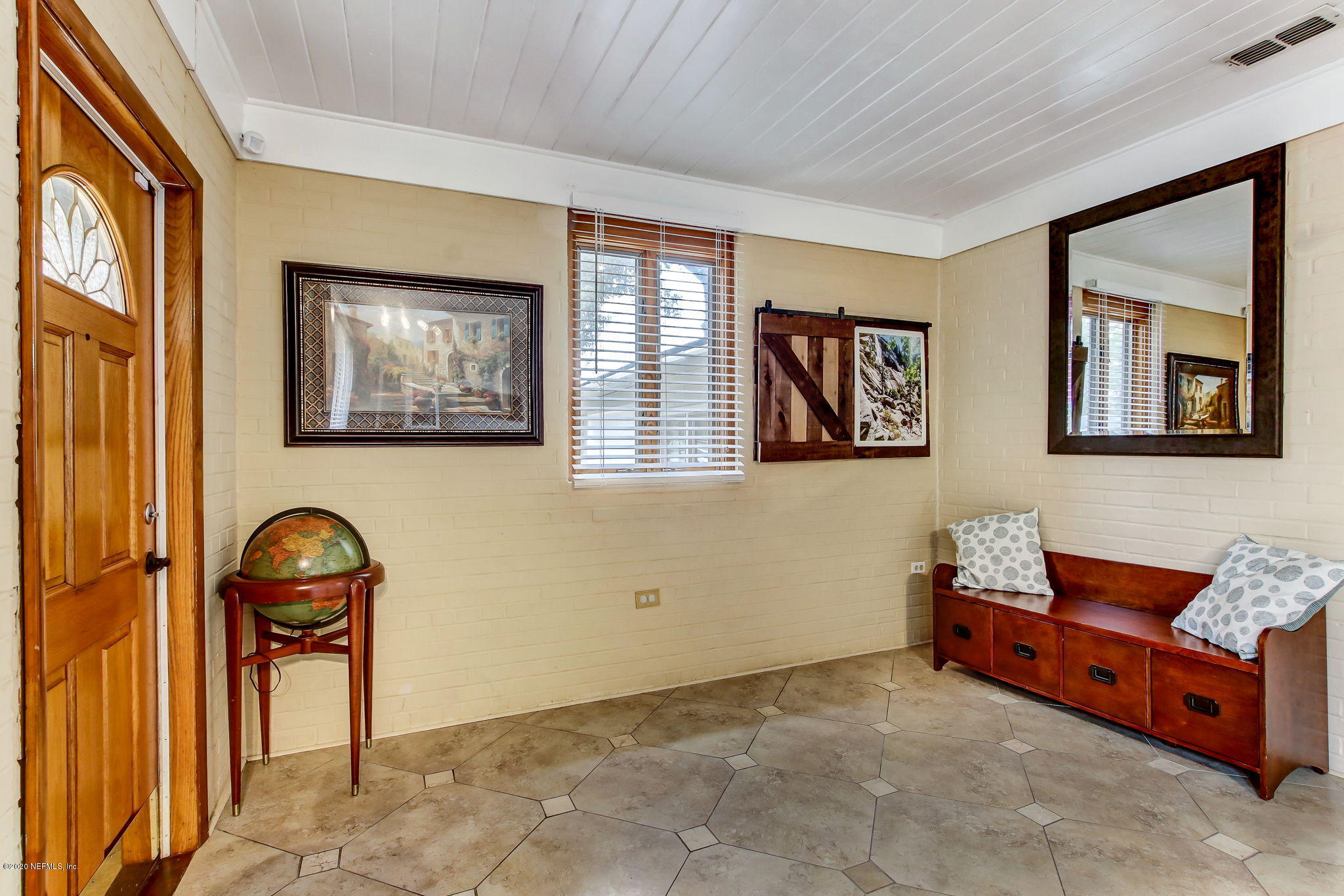 1824 Cornell Road Jacksonville, FL 32207 - Photo 7 of 29 a room with furniture and two windows