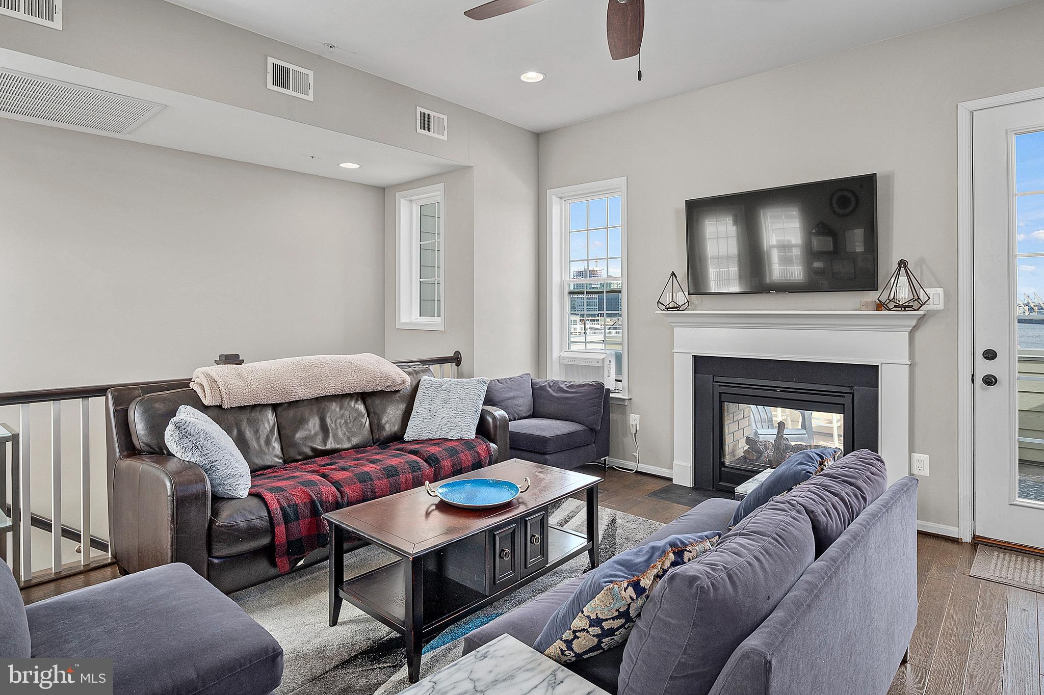 1310 Jackson Street Baltimore, MD 21230 - Photo 23 of 31 Family Room (alt view)