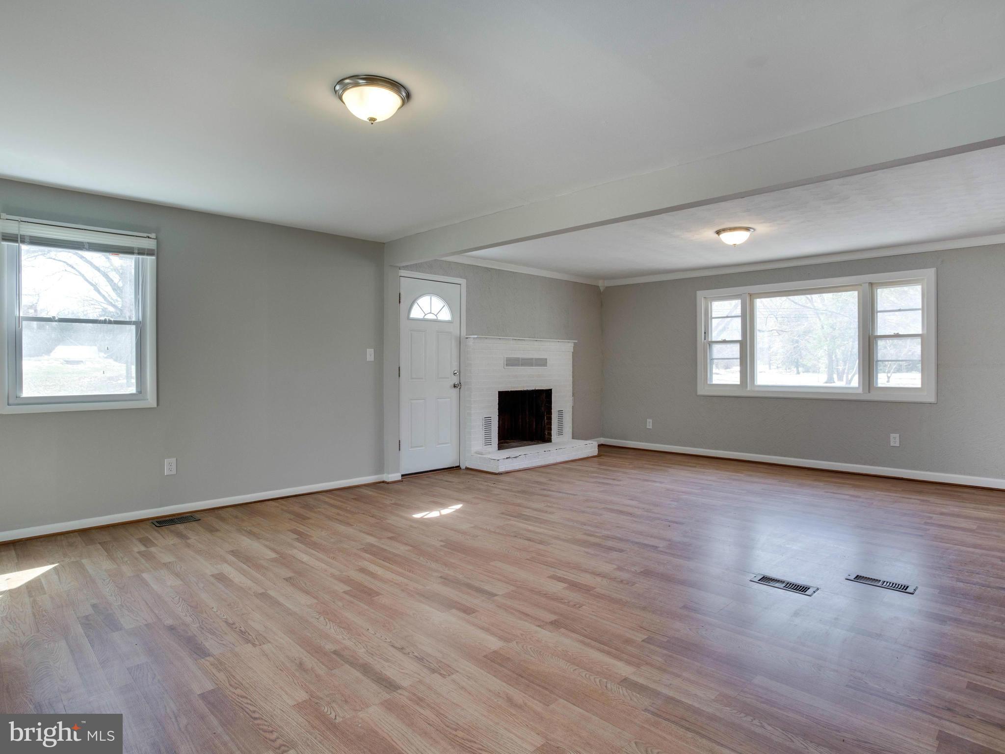 6911 Highbridge Road Bowie, MD 20720 - Photo 2 of 25 Interior (General)