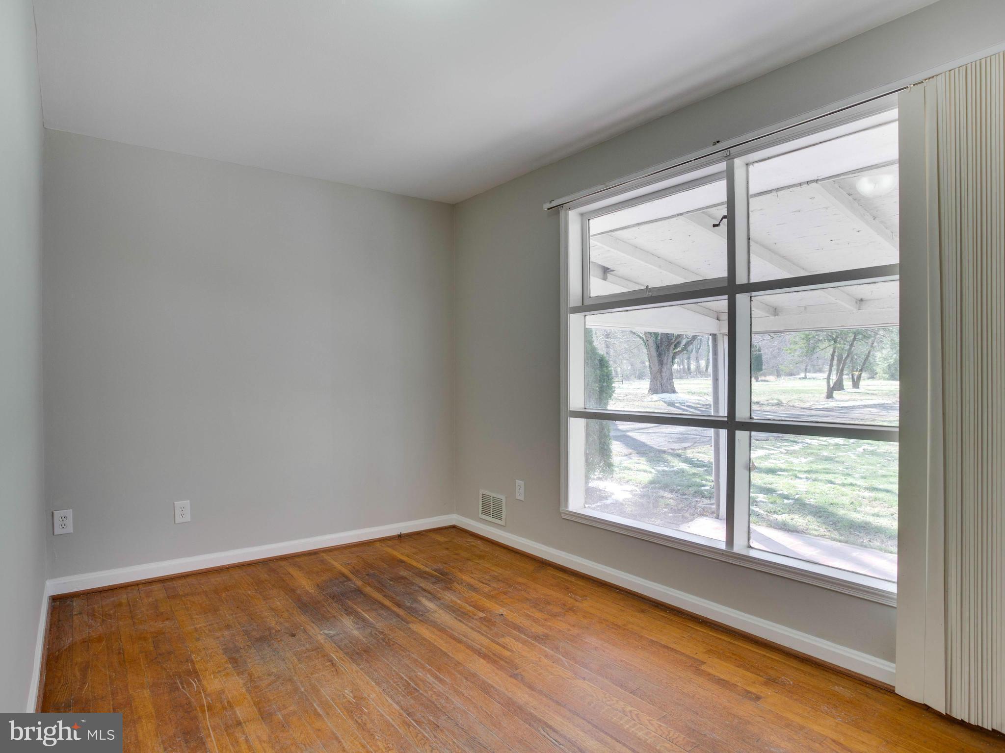 6911 Highbridge Road Bowie, MD 20720 - Photo 14 of 25 Interior (General)