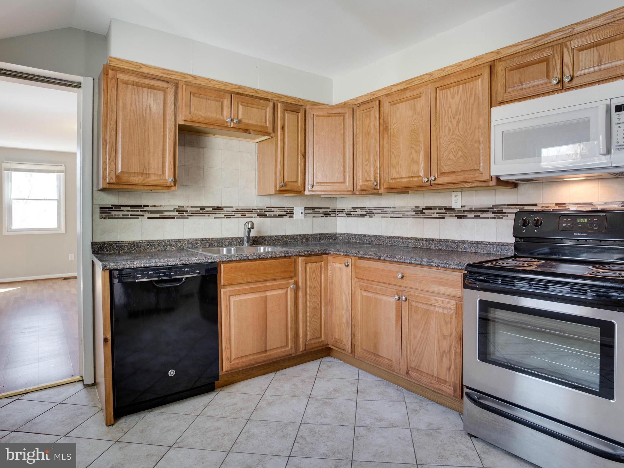 6911 Highbridge Road Bowie, MD 20720 - Photo 17 of 25 Interior (General)