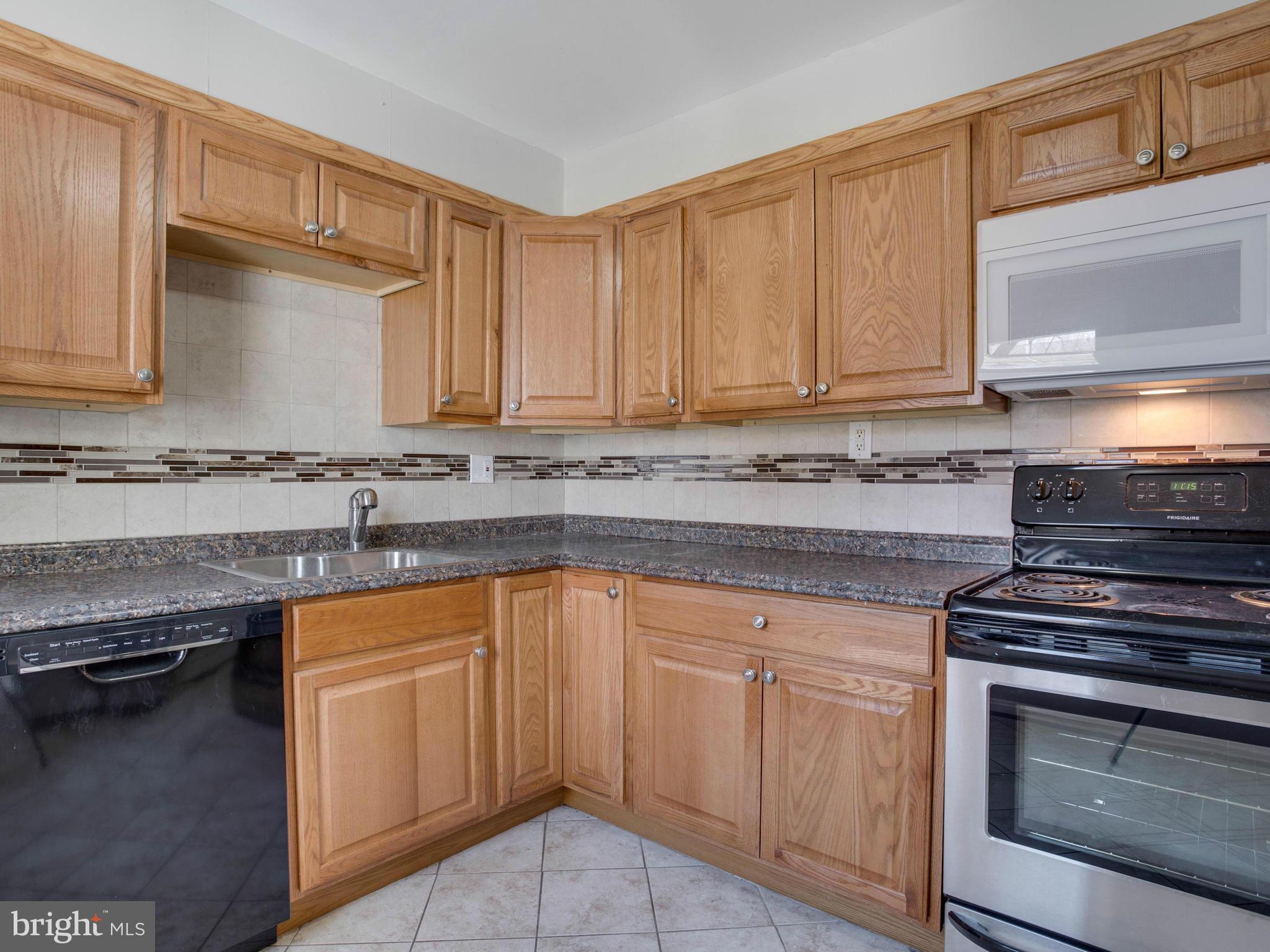 6911 Highbridge Road Bowie, MD 20720 - Photo 3 of 25 Interior (General)