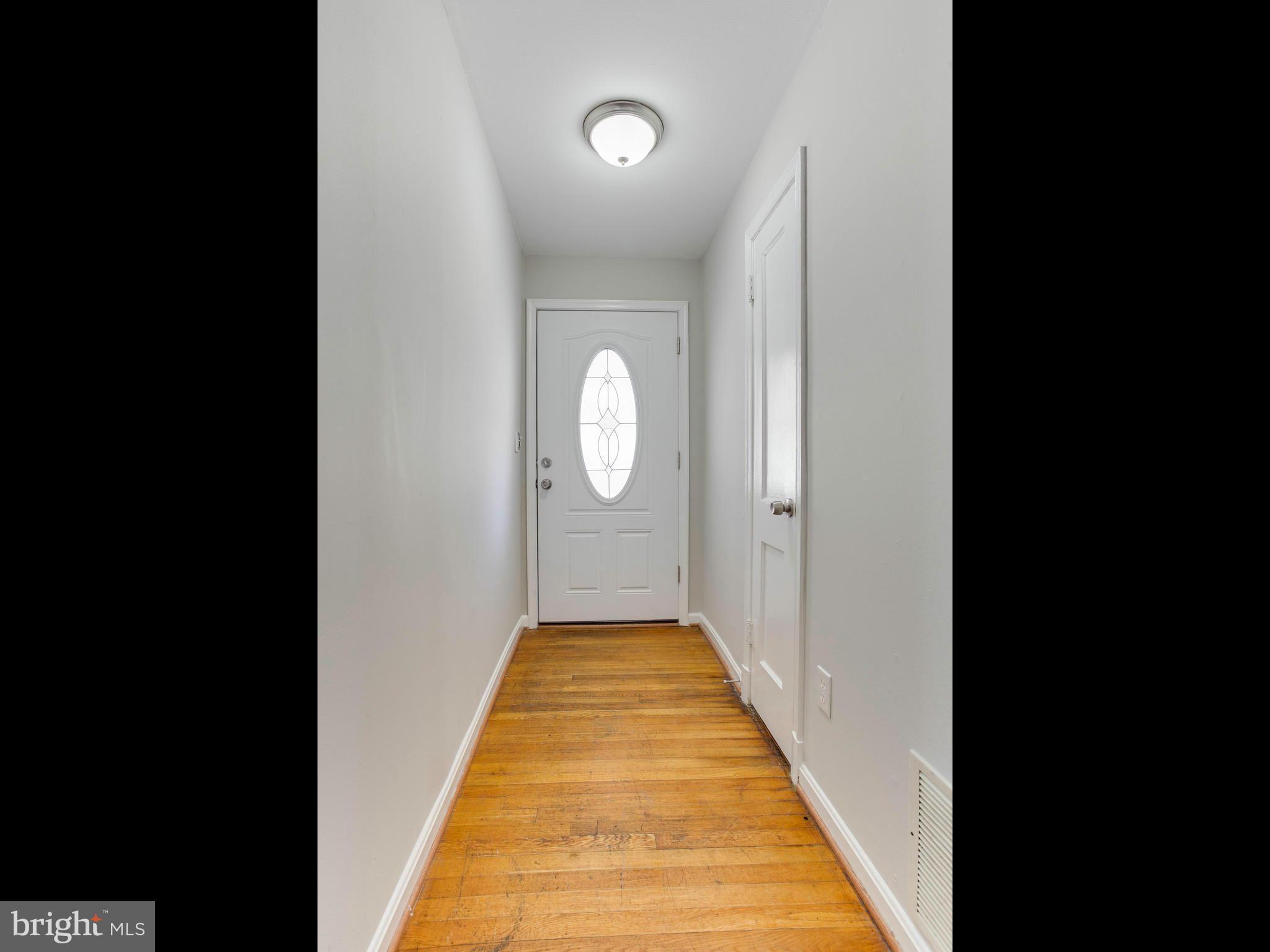 6911 Highbridge Road Bowie, MD 20720 - Photo 5 of 25 Interior (General)