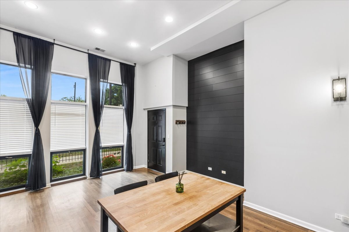 523 North Racine Avenue, Unit 1 Chicago, IL 60642 - Photo 4 of 29 Gallery Image 4
