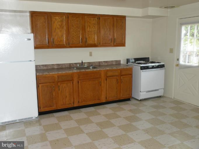 5711 Moravia Road Baltimore, MD 21206 - Photo 4 of 8 Kitchen