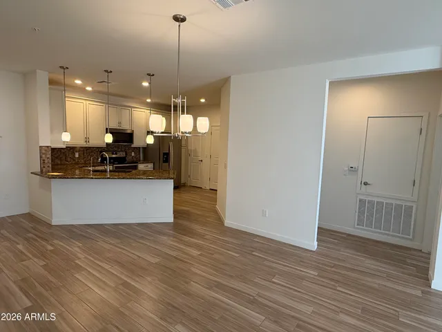 $1,895 | 2511 West Queen Creek Road, Unit 155, Chandler, AZ 85248