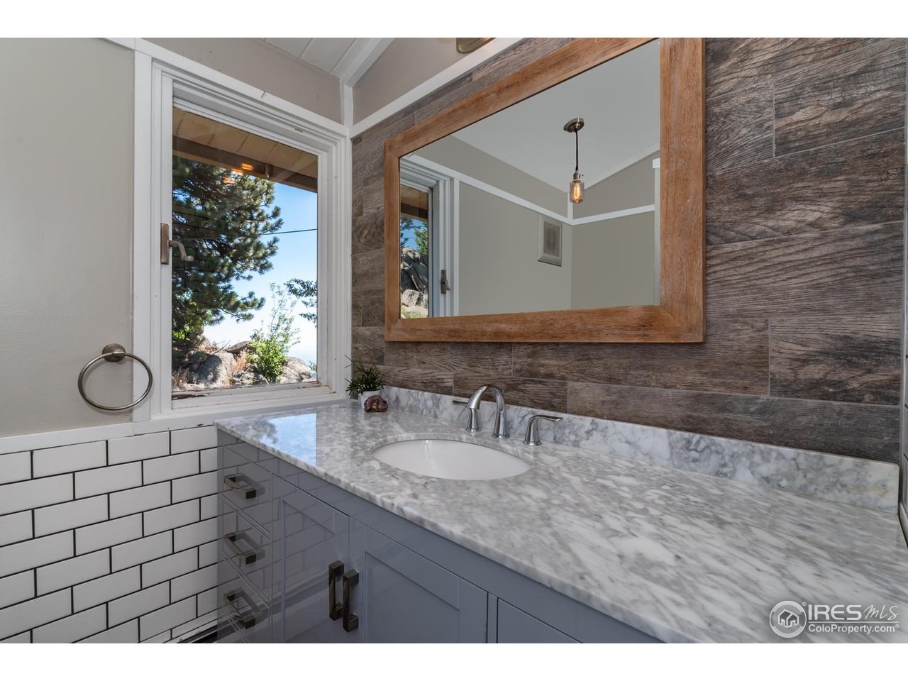 134 Canon View Road Boulder, CO 80302 - Photo 12 of 33 Upstais Bath