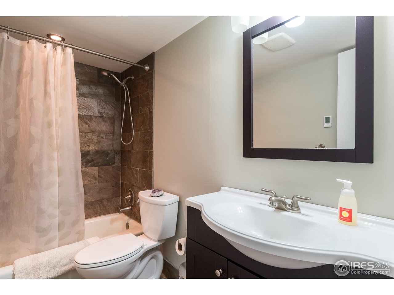 134 Canon View Road Boulder, CO 80302 - Photo 17 of 33 Guest Bath