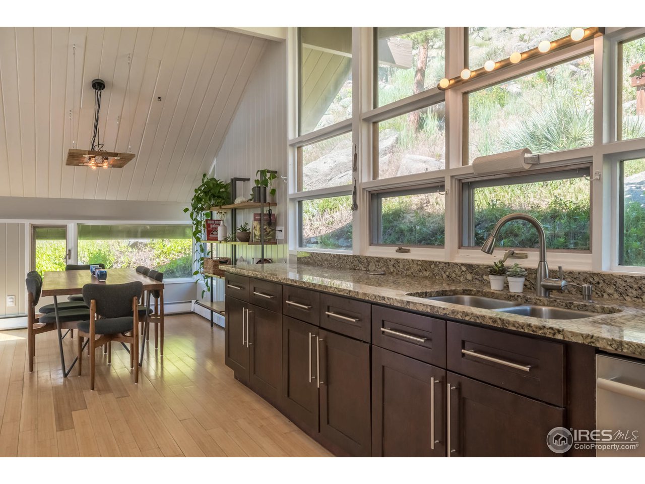 134 Canon View Road Boulder, CO 80302 - Photo 7 of 33 Tons of Natural Light