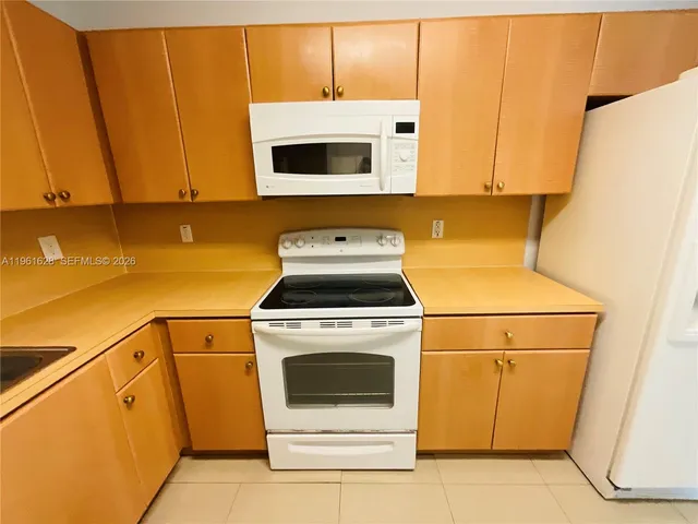 $2,950 | 10901 Northwest 88th Terrace, Unit 806, Doral, FL 33178