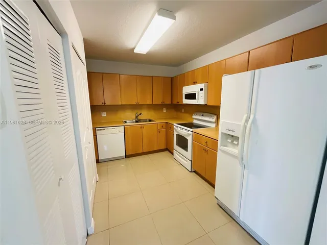 $2,950 | 10901 Northwest 88th Terrace, Unit 806, Doral, FL 33178