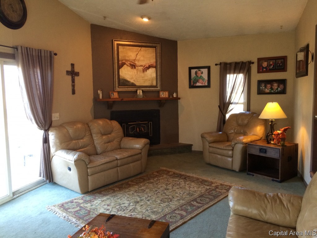 3697 Tuxhorn Road Springfield, IL 62712 - Photo 6 of 25
