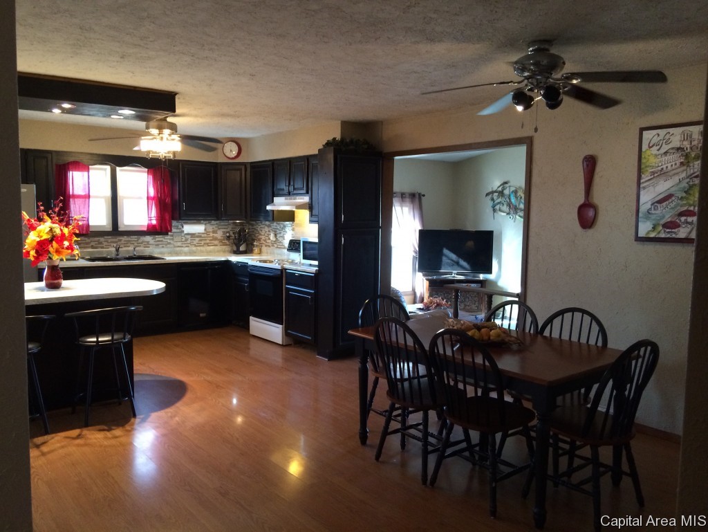 3697 Tuxhorn Road Springfield, IL 62712 - Photo 8 of 25