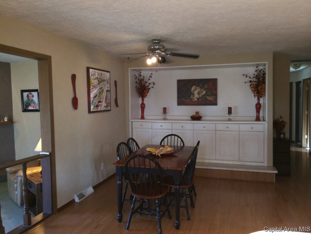 3697 Tuxhorn Road Springfield, IL 62712 - Photo 10 of 25
