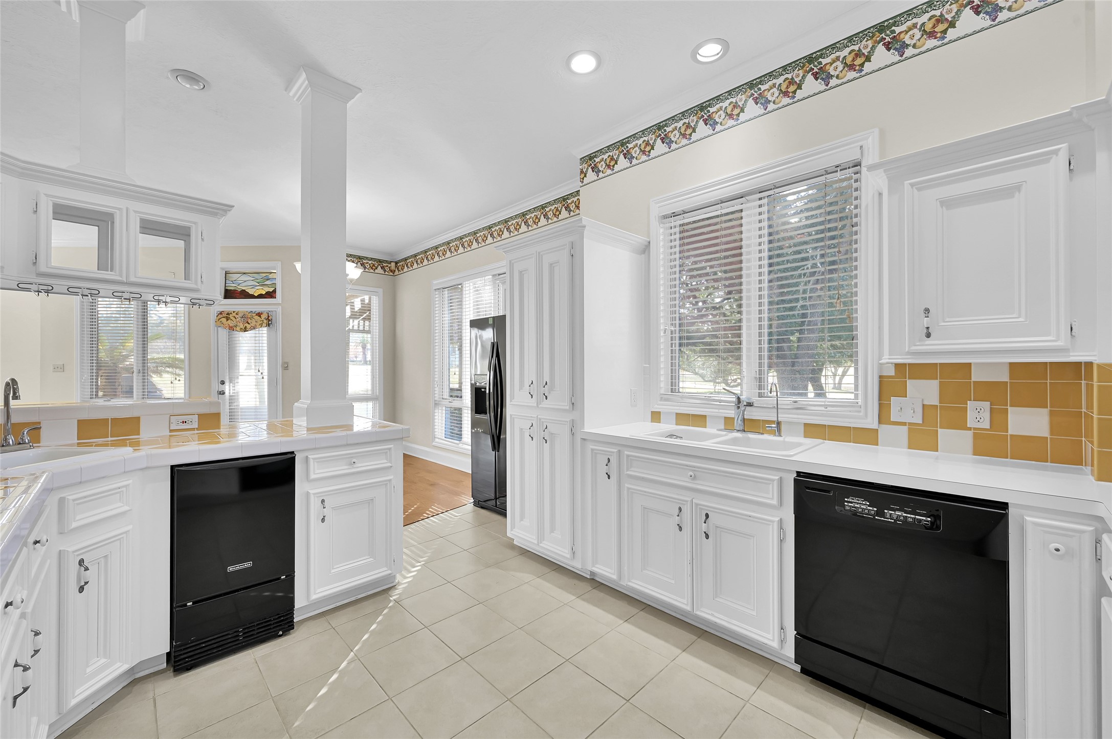 28 Waters Edge Street Conroe, TX 77356 - Photo 4 of 19