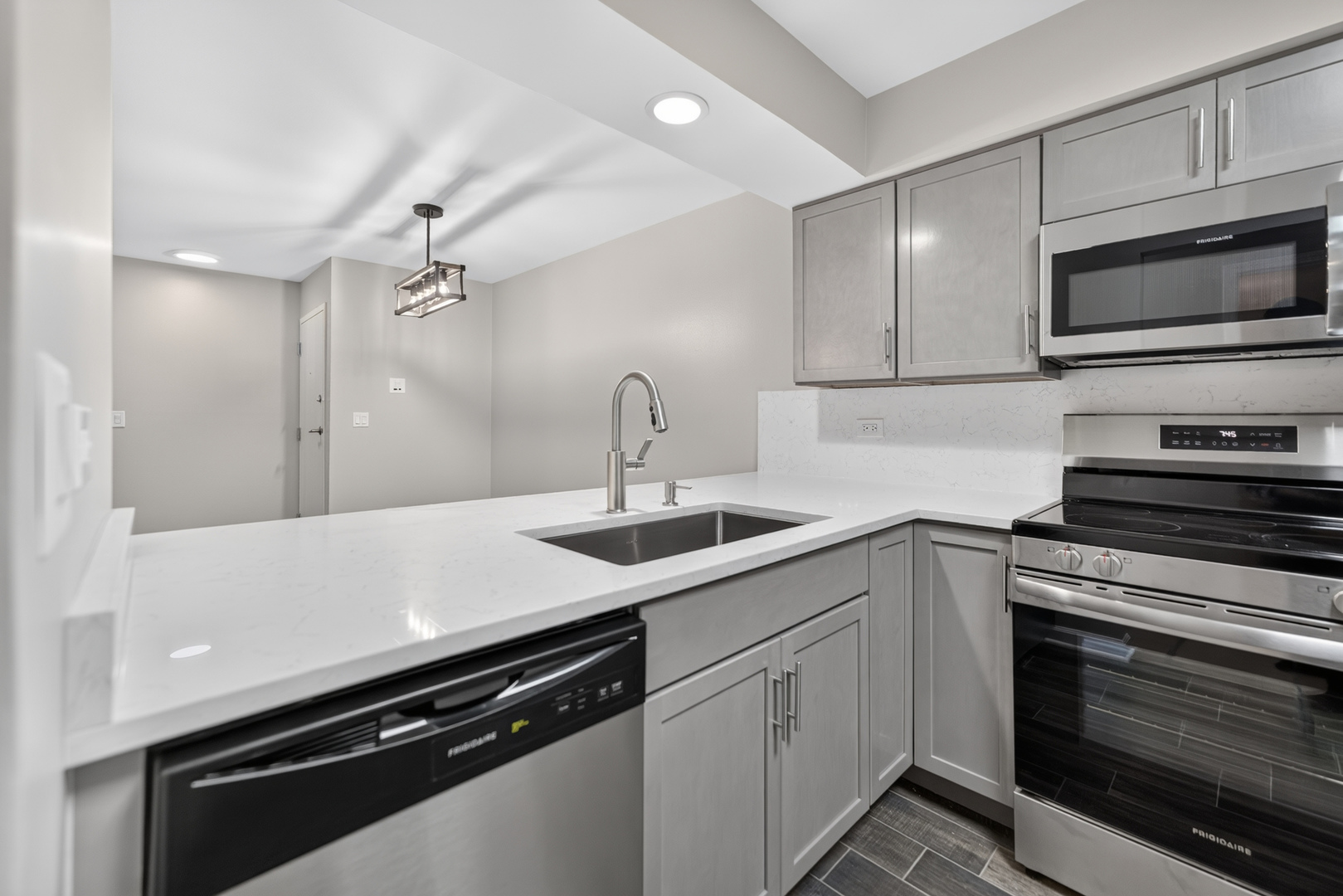 718 Rodenburg Road, Unit 206 Roselle, IL 60172 - Photo 19 of 35 Gallery Image 19