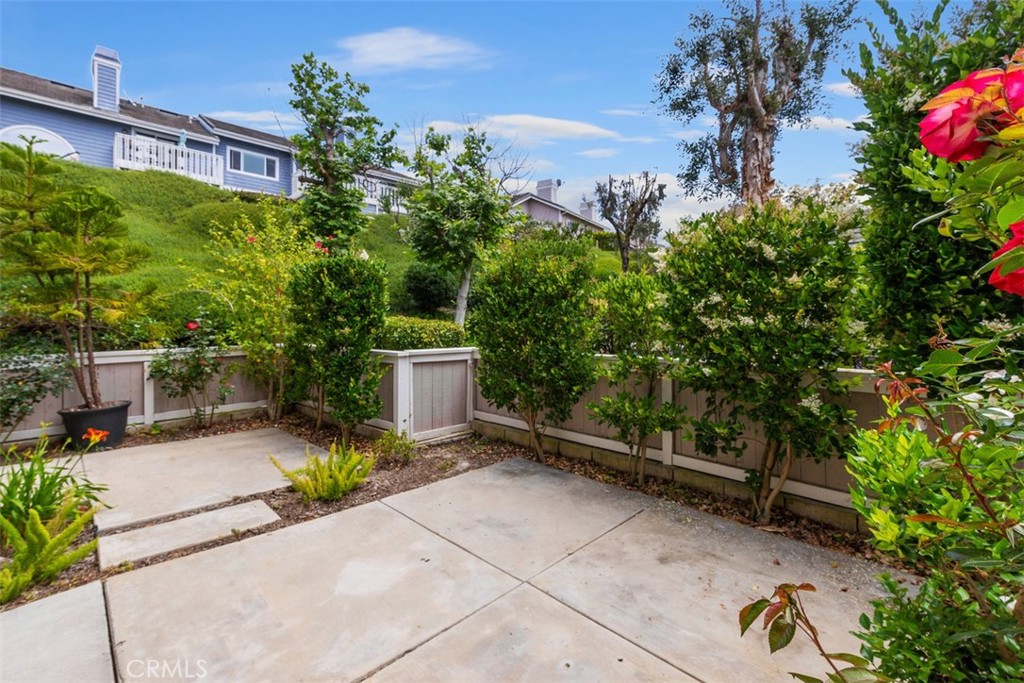 14 Pickney Close Laguna Niguel, CA 92677 - Photo 22 of 22 a view of a terrace with sitting area