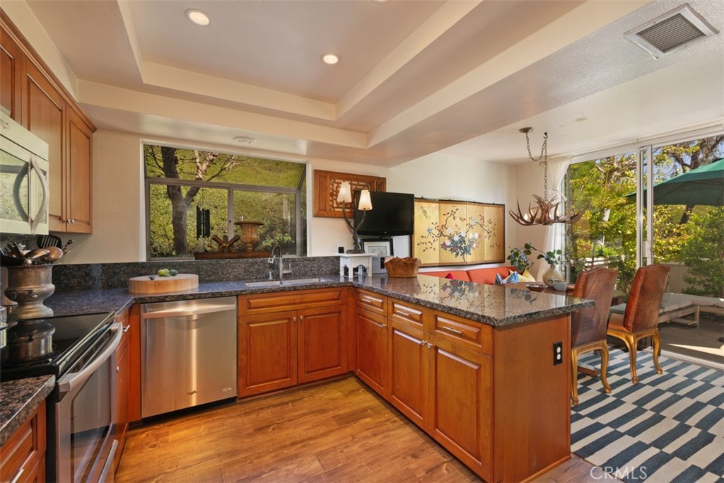14 Pickney Close Laguna Niguel, CA 92677 - Photo 5 of 22 a kitchen with a sink stove and cabinets
