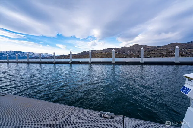 a view of outdoor space with skyline